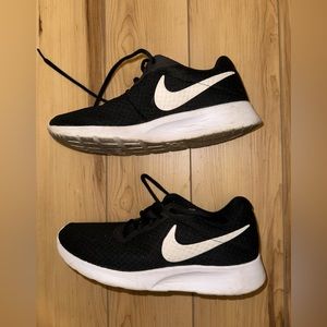 Nike black running shoes 👟 size 7.5 women’s or kids grade school